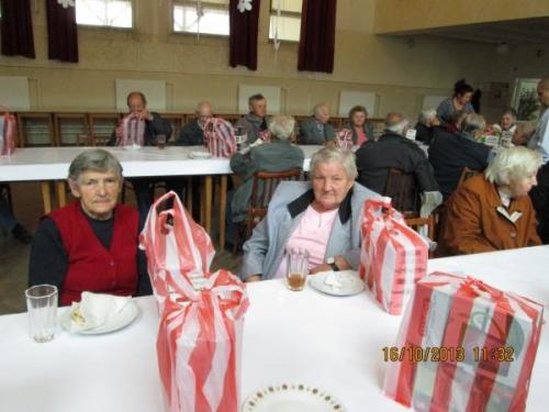 Posedenie s najstaršími občanmi 2013