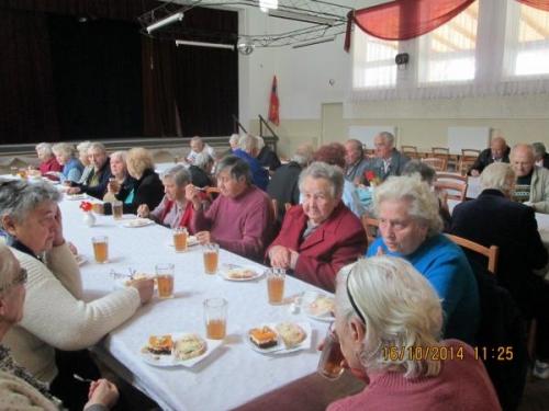 Posedenie s najstaršími občanmi 2014